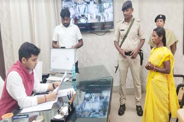 आमजनों की समस्या से रूबरू हुए DC, पदाधिकारियों को दिये निर्देश