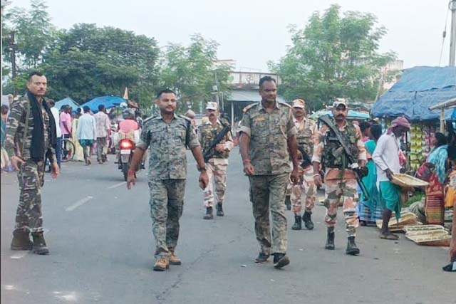 आगामी विधानसभा चुनाव लेकर पुलिस ने निकाली फ्लैग मार्च