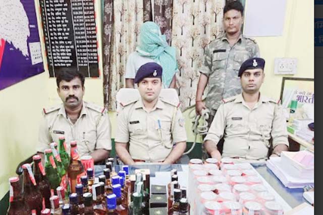 अवैध शराब के विरुद्ध पुलिस की बड़ी कार्रवाई, सैकड़ो बोतल अंग्रेजी शराब विभिन्न थाना क्षेत्र से बरामद, तीन गिरफ्तार