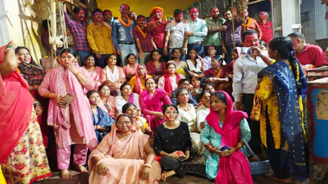 झारखंड चिकित्सा एवं जन स्वास्थ्य कर्मचारी संघ के नेतृत्व में पुराना सदर अस्पताल से बाबा बैद्यनाथ मंदिर तक विजय जुलूस निकाला गया