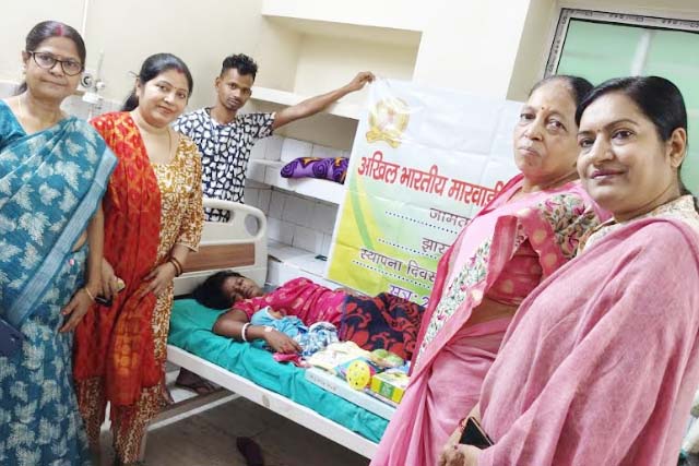 मारवाड़ी महिला समिति जामताड़ा के सदस्यों ने किया कन्या पूजन