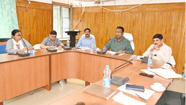 आगामी विधानसभा चुनाव को लेकर आयुक्त ने की मूलभूत सुविधाओं की समीक्षा