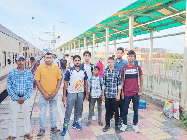 खेलो झारखंड राज्यतरीय प्रतियोगिता में भाग लेने के लिए खिलाड़ी रांची रवाना