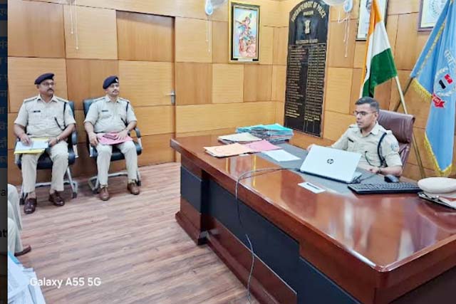 मासिक अपराध गोष्टी की हुई समीक्षात्मक बैठक, पुलिस पदाधिकारियों को एसपी ने दिया निर्देश