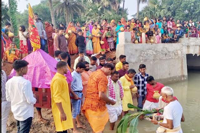 दुर्गापूजा को लेकर जामबाद में निकाली गई भव्य कलश यात्रा
