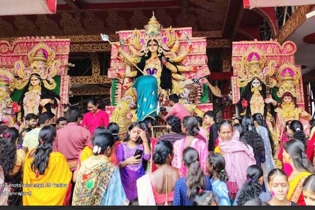 मां दुर्गा एवं लक्खी की प्रतिमा का गाजे-बाजे के साथ हुआ विसर्जन, लगते रहे माता के जयकारे