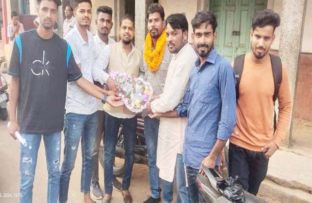 मधुपुर आगमन पर नसीम हुसैन ने किया एनएसयूआई प्रदेश अध्यक्ष का स्वागत