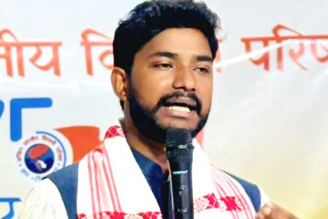 विद्यालय को विद्या अर्जन का केंद्र न बनाकर चंदा वसूली का केंद्र बनाना शर्मनाक:शुभम राय