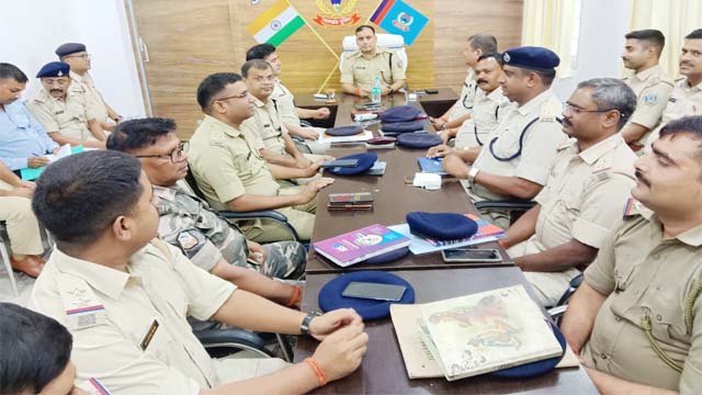 थाना क्षेत्रों में सुरक्षा की कड़ी व्यवस्था करें: अमित कुमार सिंह