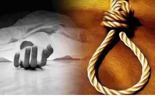 एक व्यक्ति का शव फाँसी के फंदे से झूलते हुए बरामद