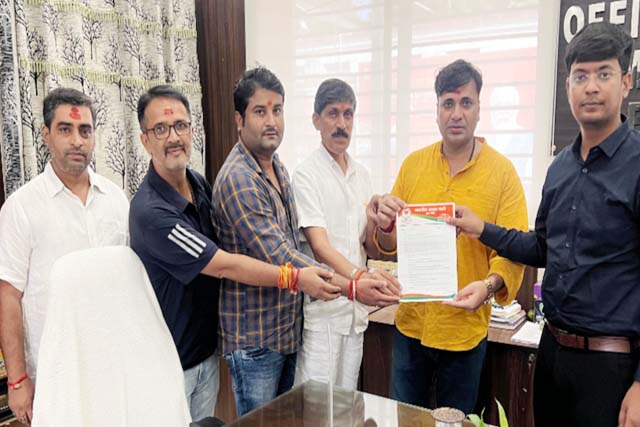 देवघर में डांडिया आयोजन के दौरान अश्लीलता और फूहड़ता पर अंकुश लगाने के लिए भाजयुमो ने अनुमंडल पदाधिकारी से की मांग