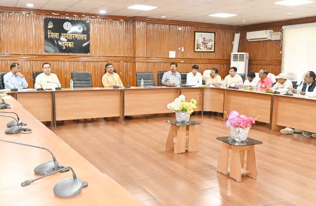 निर्वाचन आयोग के दिशा निर्देश अनुसार पार्टी अभ्यर्थी ससमय बैंक अकाउंट खुलवाए : DC