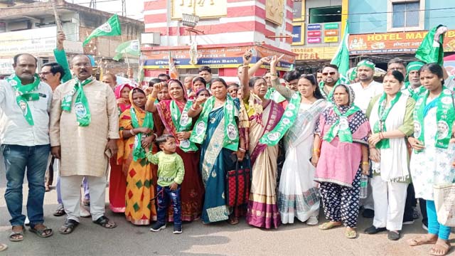 मईया सम्मान योजना की राशि 25 से किए जाने पर जेएमएम ने मनाया जश्न