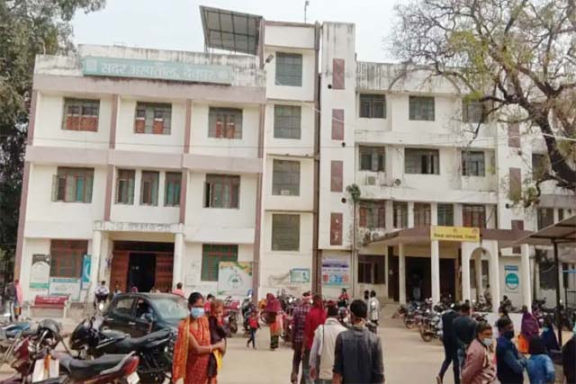 सदर अस्पताल इलाज कराने गई गर्भवती महिला को लगा करंट