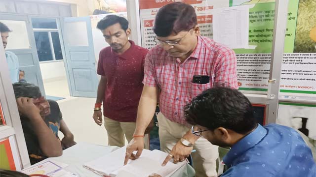 डॉक्टरों की मनमानी ड्यूटी के दौरान ओपीडी छोड़कर जाने के मामले में तीन डॉक्टर को शो कॉज का निर्देश