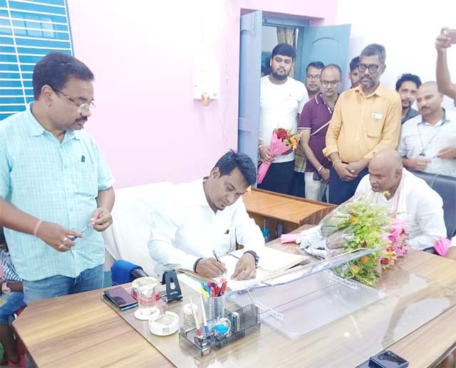 केके किस्कू ने लिया डीडीएम का प्रभार, पत्थर कारोबारियों ने किया स्वागत