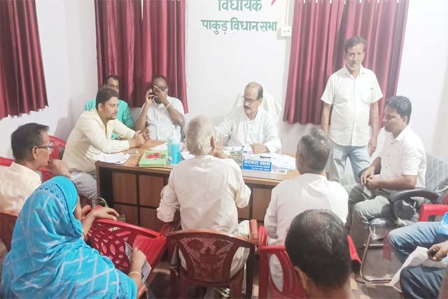विधायक प्रतिनिधि कक्ष में साप्ताहिक जनता दरबार का आयोजन