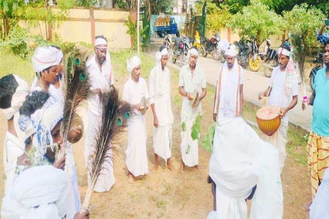 आदिवासियों ने दिसोम मांझी थान में की दिसोम बेलबोरोन पूजा
