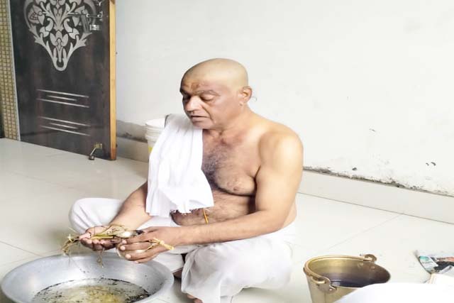 जिले के विभिन्न नदी के घाटों व तालाबों पर अपने पितरों को विधि-विधान से दी गई पितरों को विदाई