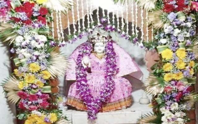 लोटस टेम्पल में भव्य रूप से की गई लक्खी पूजा