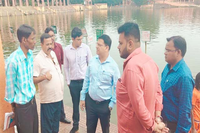 नगर आयुक्त के द्वारा छठ पूजा को लेकर सभी छठ घाट का निरीक्षण किया गया