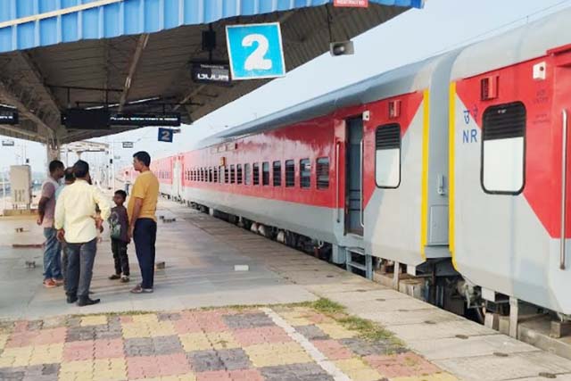 गोड्डावासियों को मिली दिल्ली के लिए सीधी दूसरी रेल सेवा