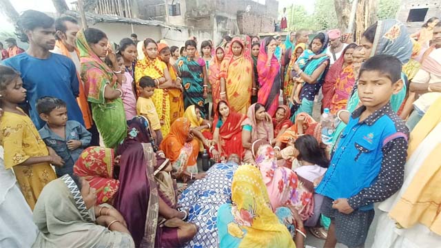 हाइवा की चपेट में आने से वृद्ध की मौत, ग्रामीणों ने किया सड़क जाम