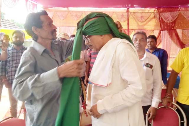 क्षेत्र भ्रमण के दौरान विस अध्यक्ष पहुंचे फतेहपुर गाँव,ग्रामीणों ने किया भव्य स्वागत