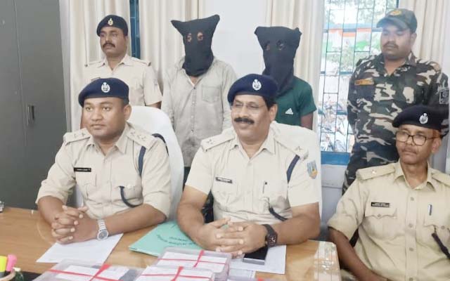 मुंबई की महिला से किया था 12 लाख 77 हजार की ठगी, साइबर पुलिस ने दो को दबोचा, एक फरार