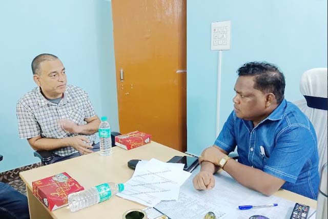 अनिवार्य सेवा के तहत पोस्टल बैलेट के माध्यम से मतदान सहित अन्य बिंदुओं पर मीडिया कर्मियों के साथ हुई बैठक