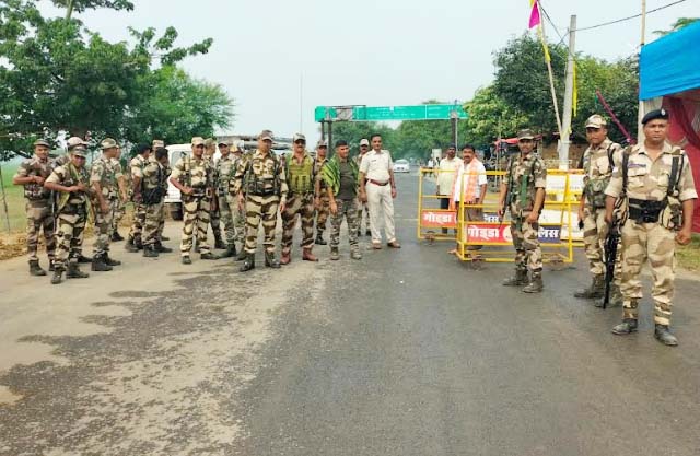 विभिन्न बूथों का पुलिस प्रशासन ने लिया जायजा, वाहनों की इंट्री के समय जांच तेज