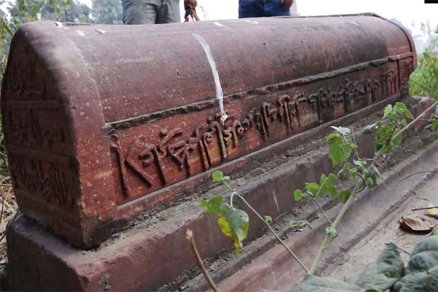 तोता-मैना की कब्र पर लिखी आयतों में छुपा है खजाने का राज!, हजारों साल बाद भी नहीं सुलझी पहेली