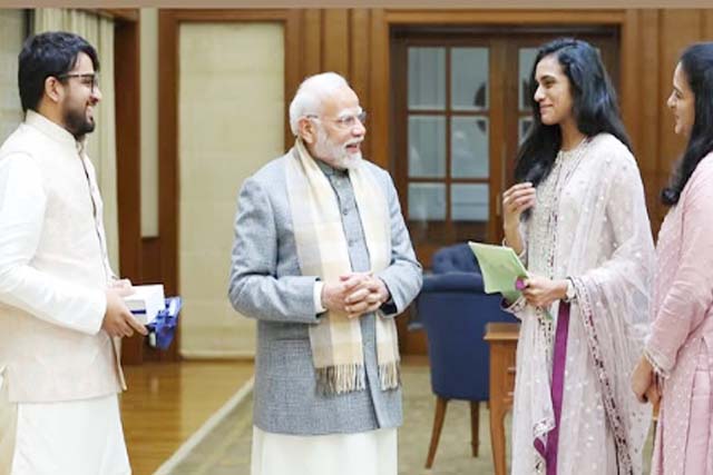 सिंधु ने प्रधानमंत्री मोदी से मुलाकात कर शादी का निमंत्रण दिया