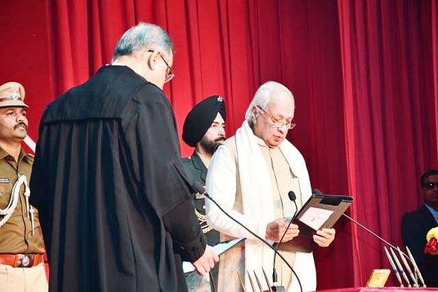 बिहार के 42वें राज्यपाल बने आरिफ मोहम्मद खान, हाईकोर्ट के चीफ जस्टिस ने दिलाई शपथ