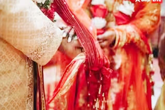 जिस लड़की से बेटे की शादी होने जा रही थी उससे पिता ने कर लिया विवाह, युवक बना सन्यासी