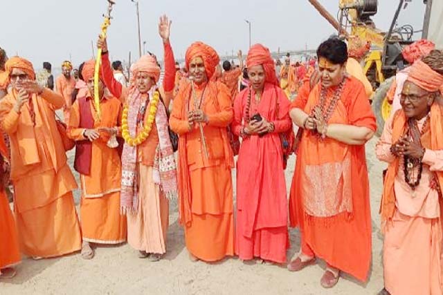 महाकुंभ में भी राम नाम की धूम, रामचरितमानस बनी श्रद्धालुओं की पहली पसंद