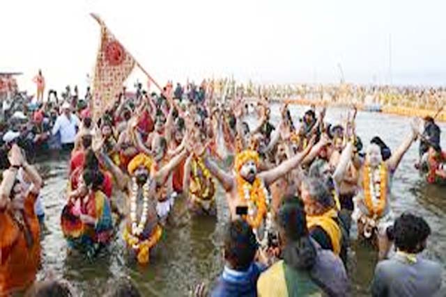 महाकुंभ तीनों अमृत स्नान पूरे, आज से शुरु होगी अखाड़ों की विदाई