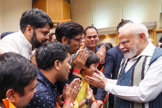 टोक्यो में भारतीय समुदाय के स्नेह ने बहुत प्रभावित किया : प्रधानमंत्री