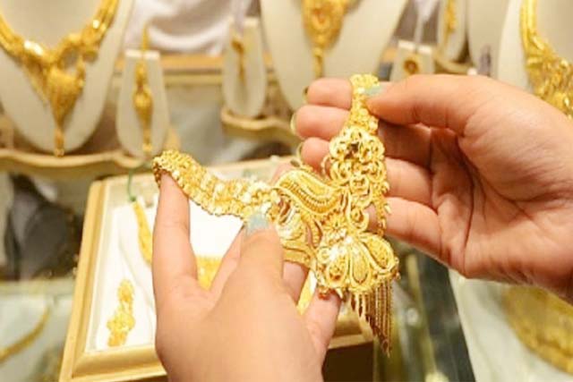 सोना और चांदी की आसमान छूती कीमतों ने बढ़ाई परिवारों की चिंता, अब बिटिया की कैसे होगी विदाई?