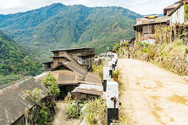 यहां दुकानों पर नहीं लगता ताला, चोरी का भी नही रहता डर