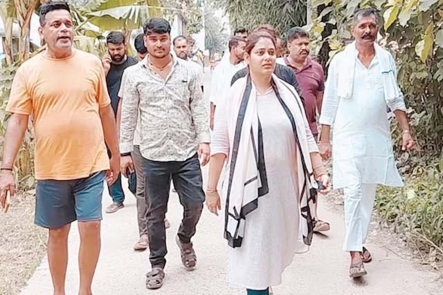 जेल में बंद बाहुबली नेता की बेटी शिवानी को आरजेडी ने लालगंज से मैदान में उतारा, कांग्रेस ने छोड़ी सीट, प्रत्याशी ने नाम वापस लिया