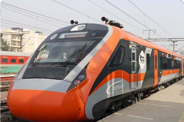 टाटा नगर रेलखंड की छह ट्रेनें रद्द, 23 ट्रेन के संचालन में बदलाव