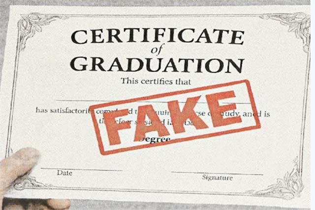 AI टूल्स की मदद से नकली डिग्रियां बनाने और बेचने का बाजार गर्म, शिक्षा जगत में बढ़ी चिंता