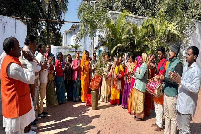 धूमधाम से हुआ तुलसी पूजन कार्यक्रम का आयोजन