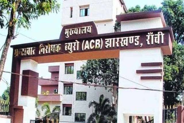 निलंबित आईएएस विनय चौबे की पत्नी को एसीबी का नोटिस, आय से अधिक संपत्ति मामले में होगी पूछताछ