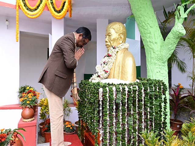 ओलचिकी लिपि से संथाली भाषा की पढ़ाई शुरू करने के लिए सरकार वचनबद्ध : हेमंत