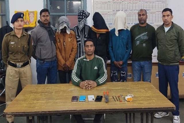 ट्रेन में मोबाइल चोरी करने वाले गिरोह के चार आरोपित गिरफ्तार