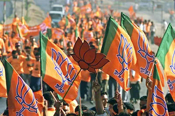 सत्ता की पटरी पर लौटेगी कांग्रेस या दक्षिण में विस्तार करेगी BJP? 2026 की सियासी अग्निपरीक्षा