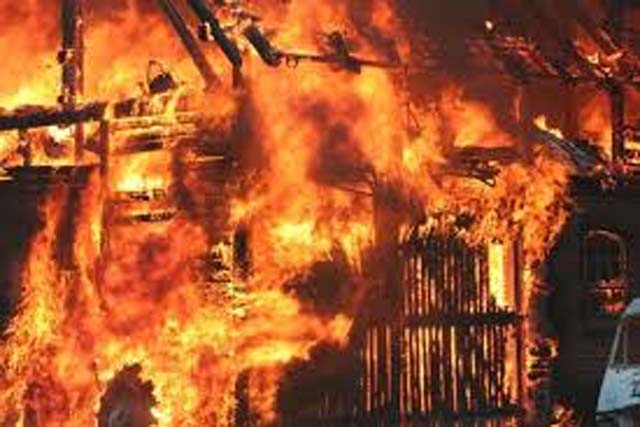 कोलकाता के दो गोदामों में भीषण आग, 8 लोग जिंदा जले, आग बुझाने में लगे 7 घंटे