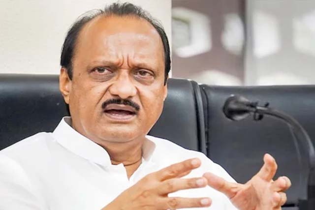 अजित ने चाचा की उंगली पकड़कर सियासत में रखा कदम, महाराष्ट्र राजनीति के बने बादशाह